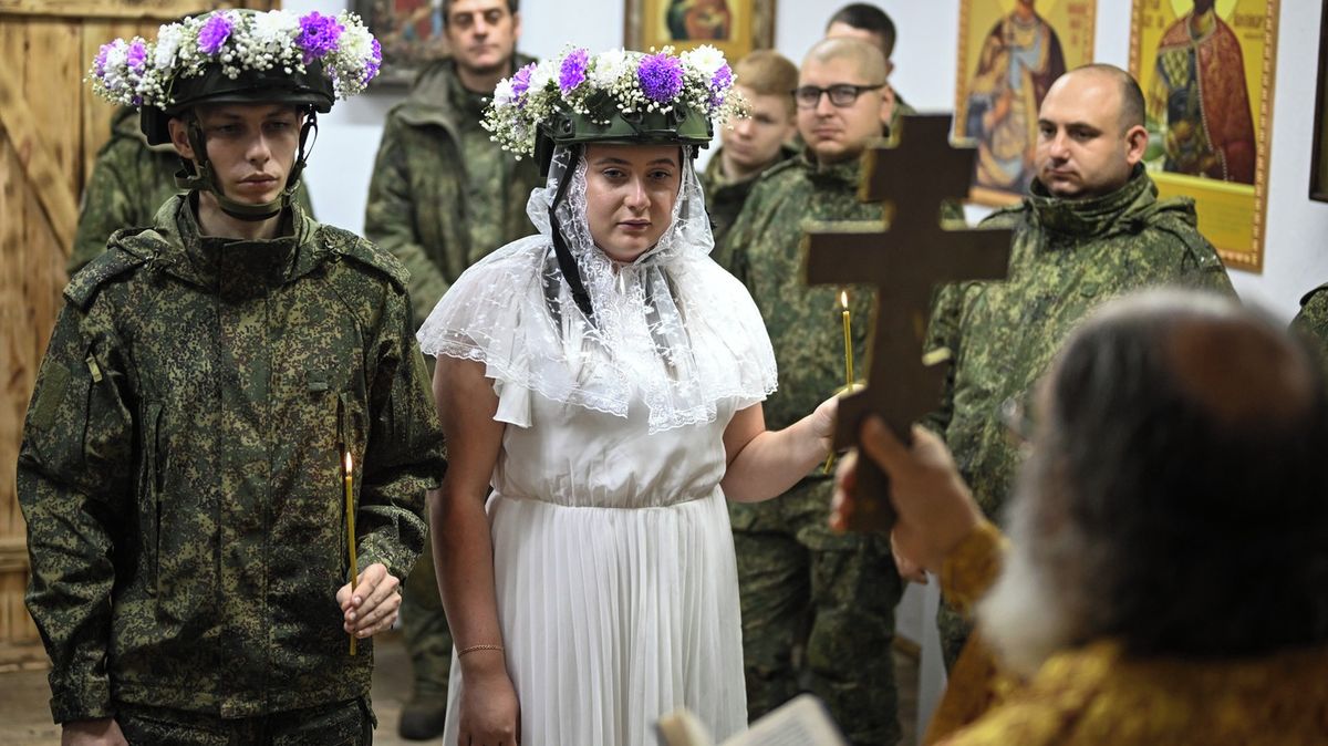 „Jenom čekáme a ztrácíme čas.“ Láska pod tíhou války
